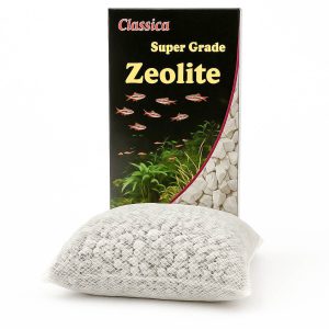 Zeolit filtrare acvariu 1000 gr Classica Super Grade, ideal pentru mentinerea apei curate si eliminarea amoniacului. Zeolit natural, eficient si durabil. Zeolit filtru acvariu recomandat pentru toate tipurile de acvarii. Zeolit pret accesibil pentru performanta oferita.